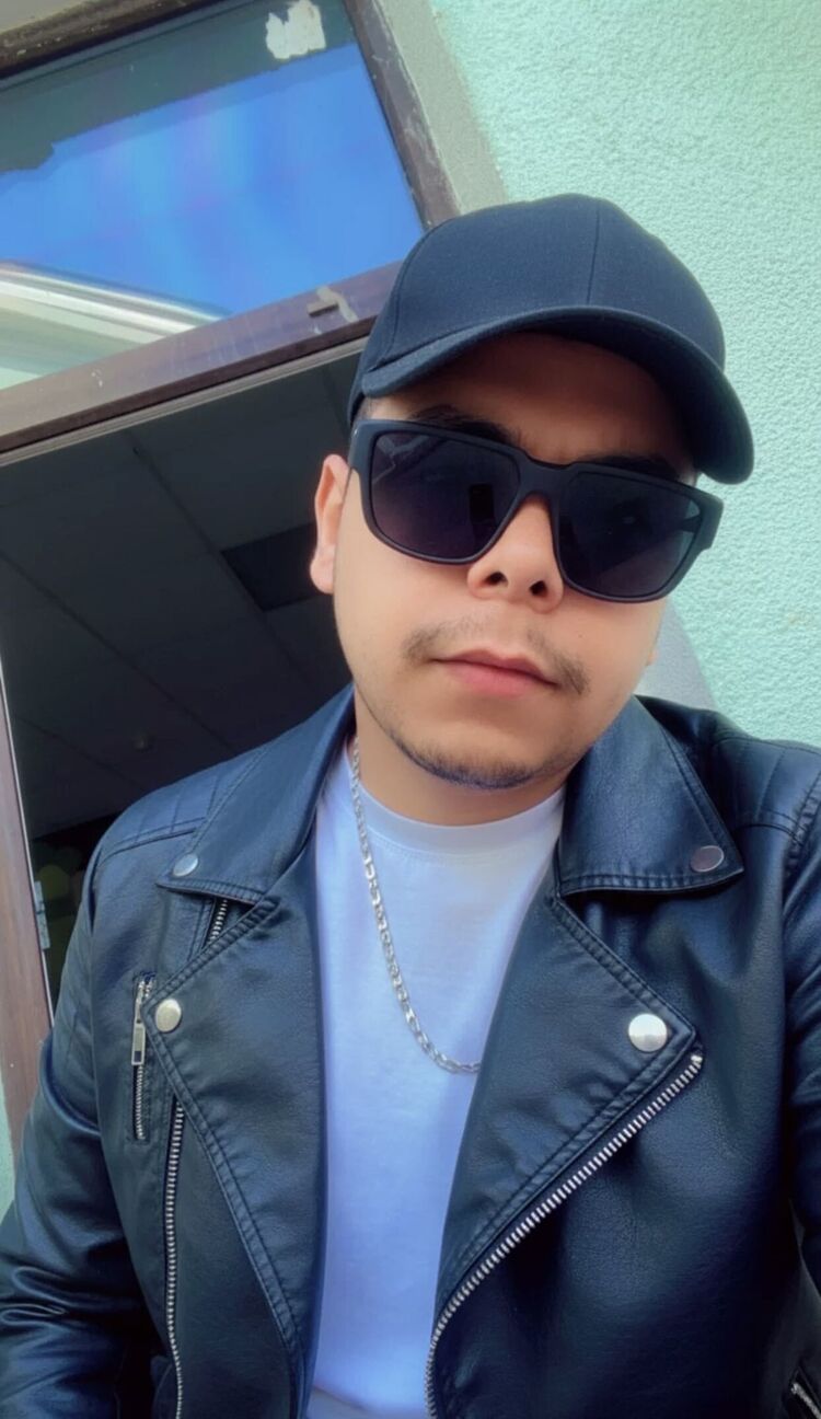  54435793  Karim, 30 ,    -