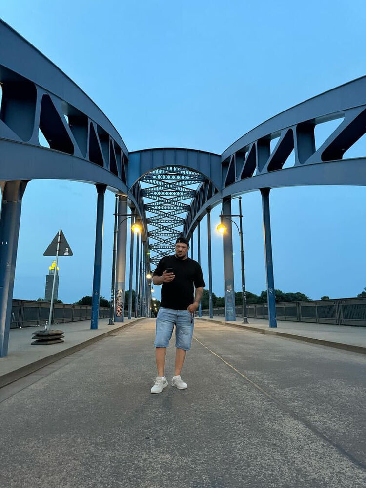  Homberg,   , 32 ,   ,   