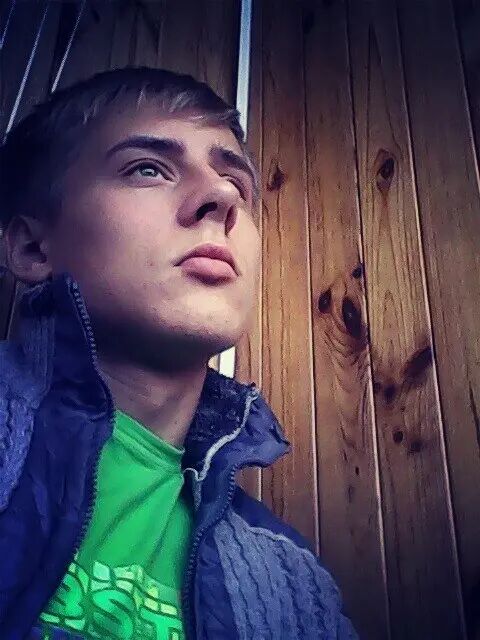  30869903  Dmitrij, 28 ,    