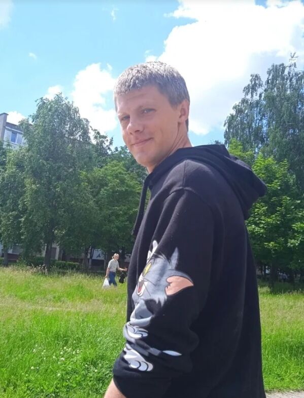  24786073  Andrei, 42 ,    