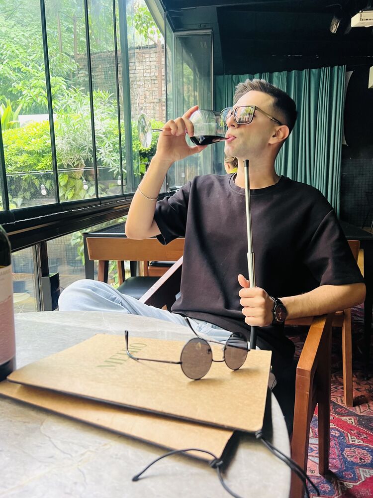  51106663  Senior, 29 ,    