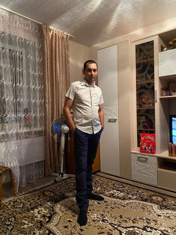  ,   Evgeny, 37 ,   ,   , c , 