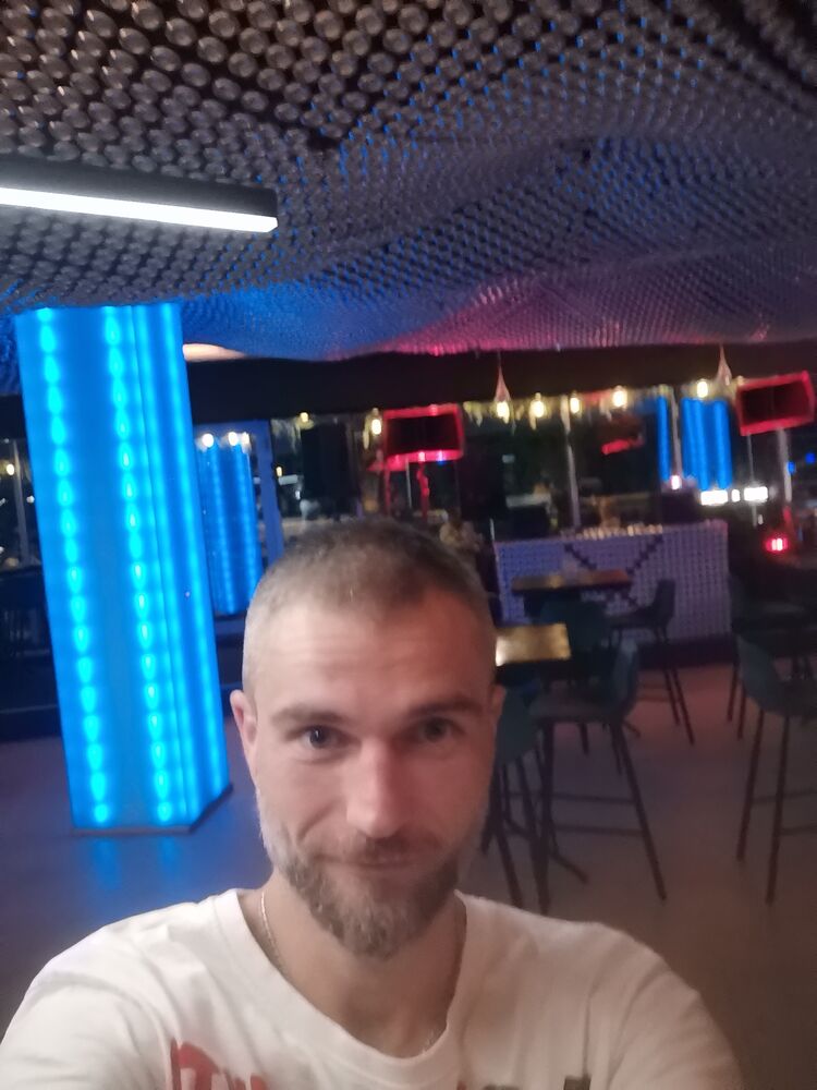  ,   Anatolii, 39 ,   ,   , c 