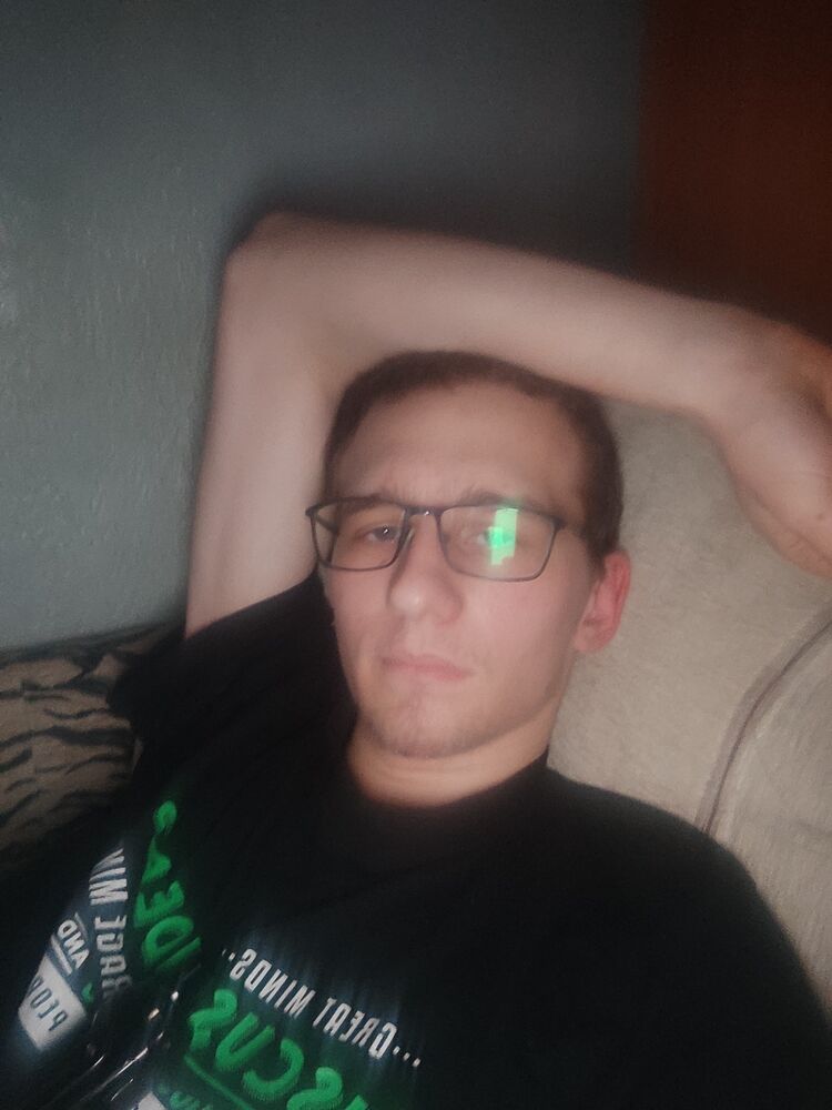  51561333  Andriy, 21 ,    