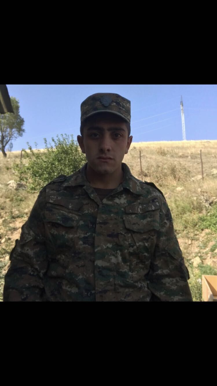  47181633  Razmik, 20 ,    
