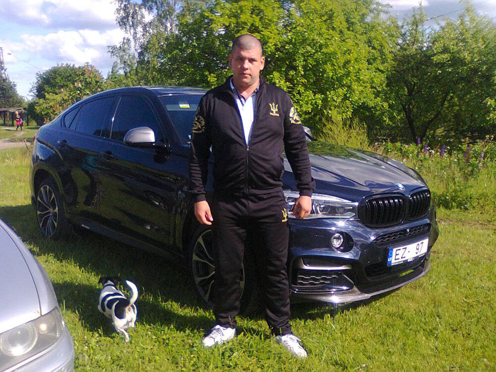  45256993  Jon, 45 ,    