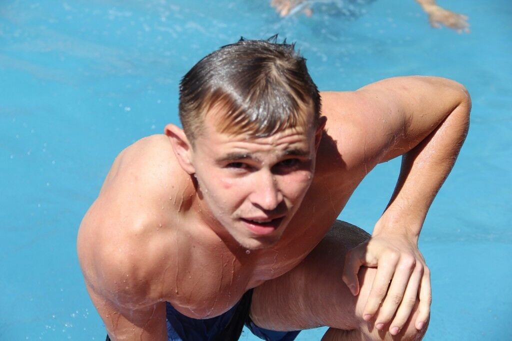 Толя мужчина. Демон толик фото. Город тюмень толик найти фото. Толя парень. Толя мужчина.