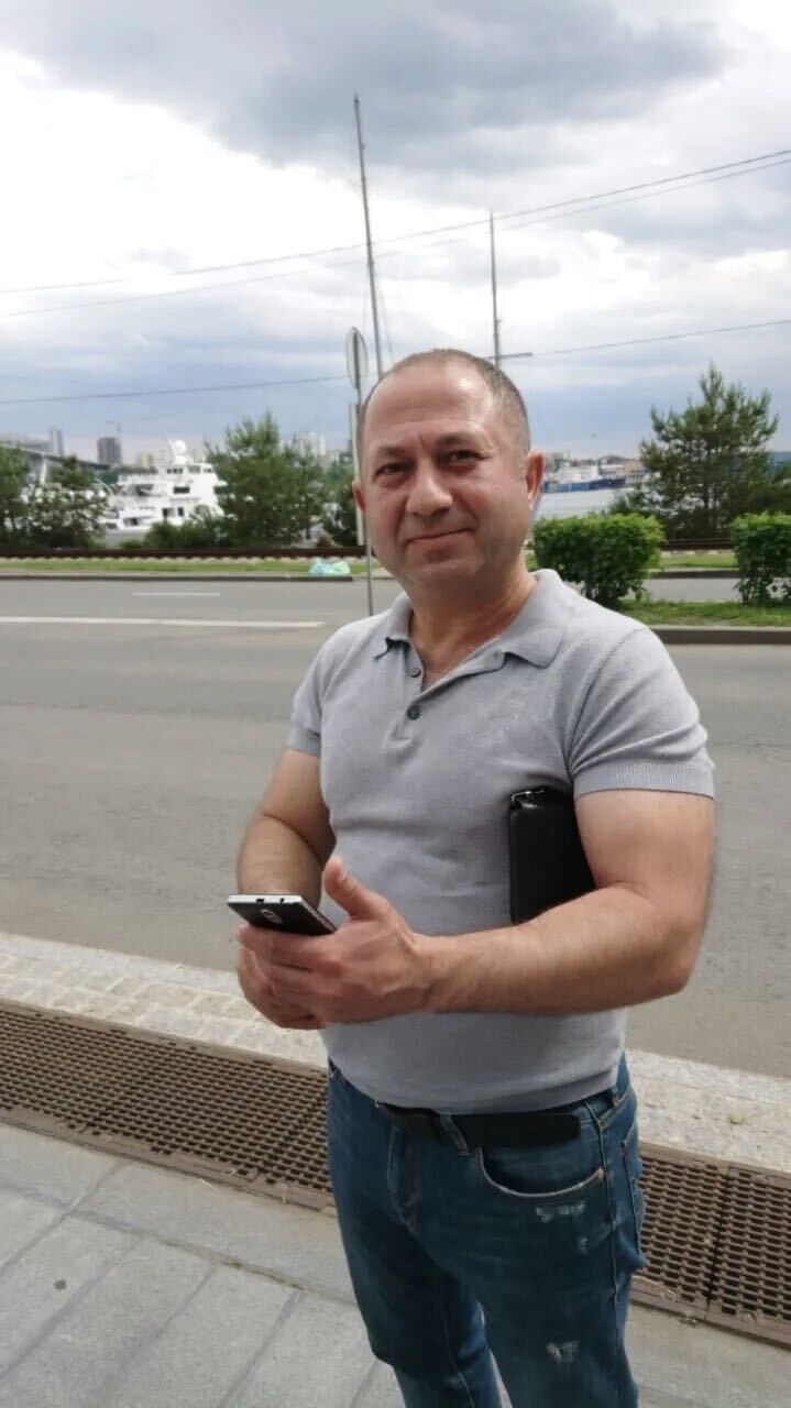  44393903  Ali, 54 ,     