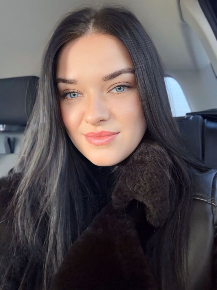  49715423  Alina, 24 ,    