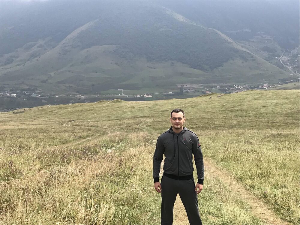  27656133  Geor, 31 ,    