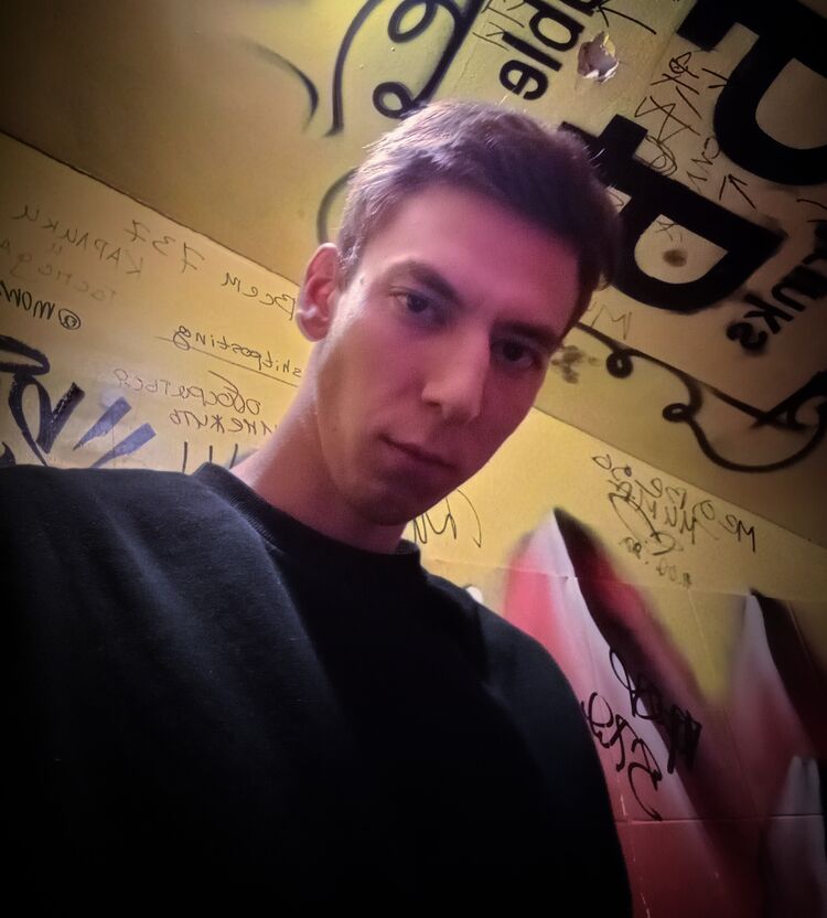  44065233  , 27 ,    