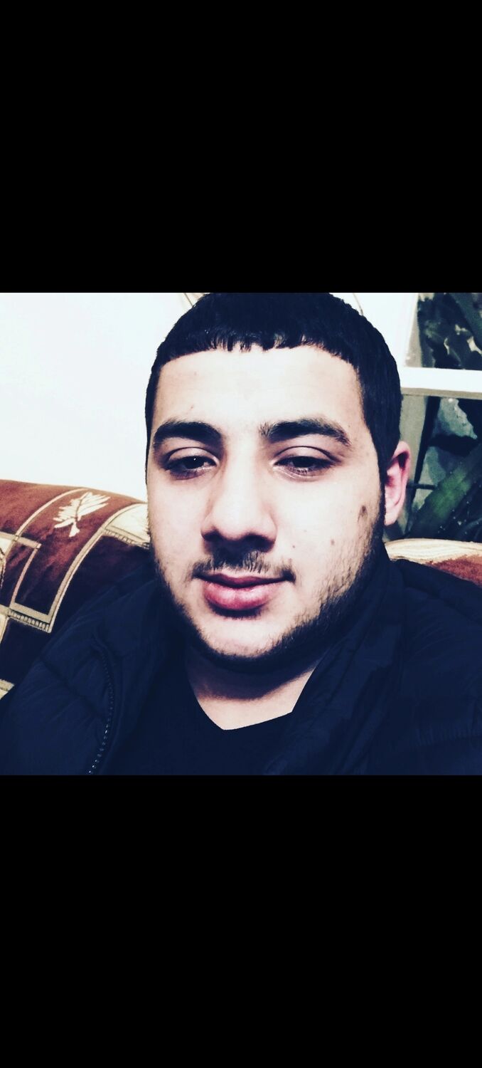  48752623  Mher, 27 ,    