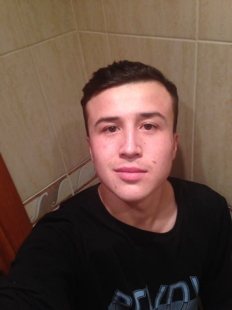 33083923  , 28 ,    