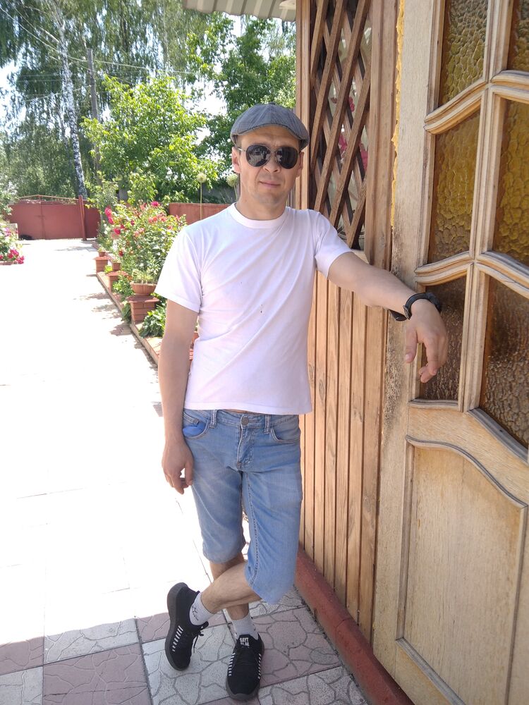  31132003  Viktor, 42 ,    
