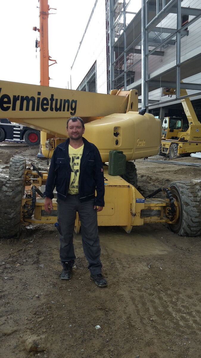 ,   Valentin, 45 ,     , c 