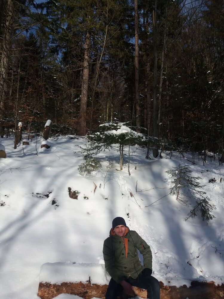  8959673  , 44 ,    -