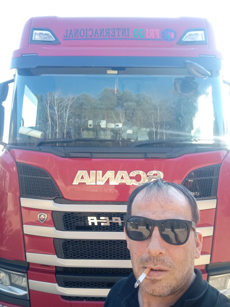  52593703  Tonii, 37 ,    