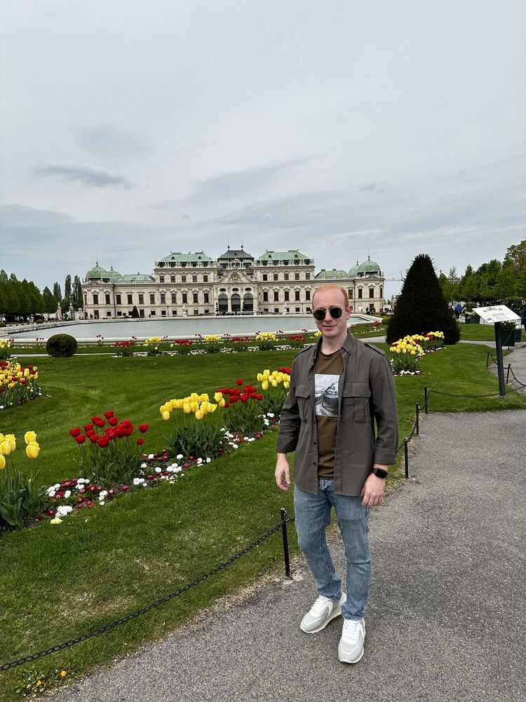  38568633  Denis, 40 ,    