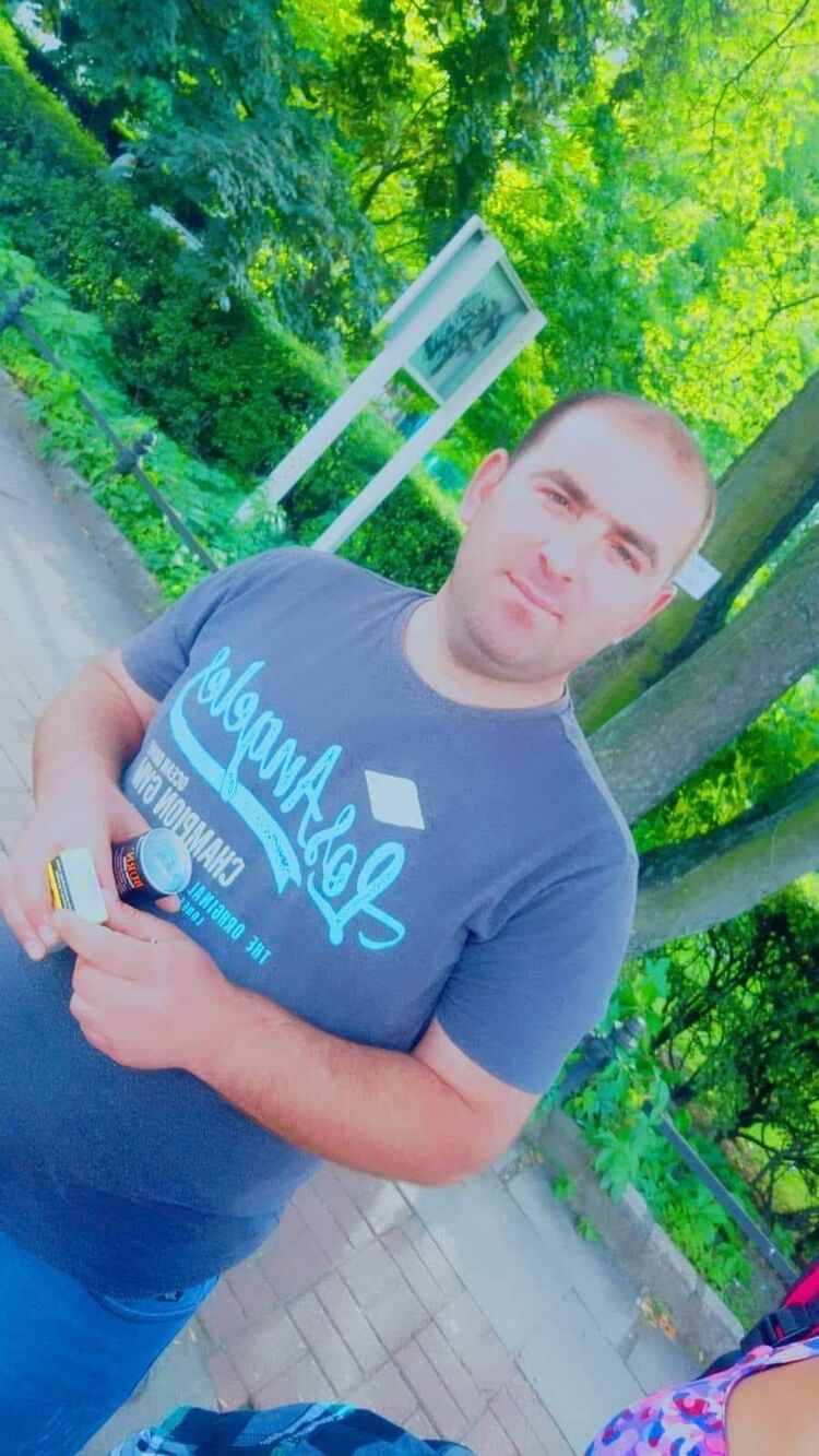  26251233  Bacho, 36 ,     