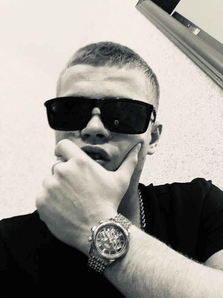  32898623  , 27 ,    