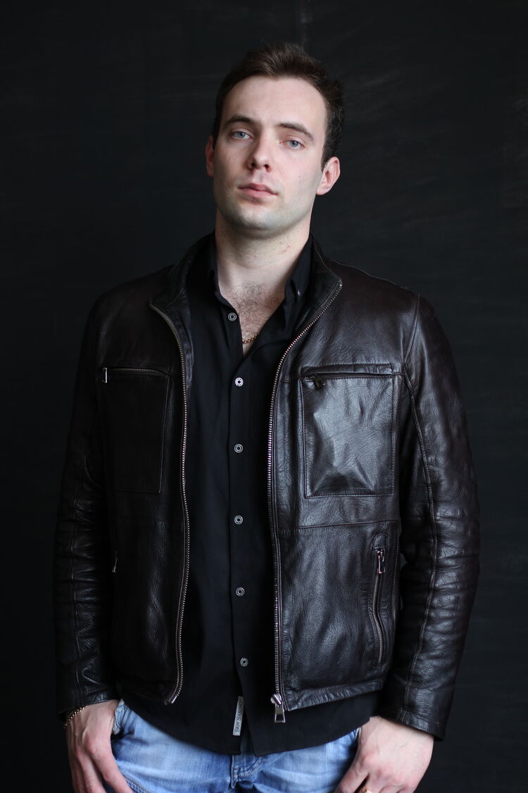  33923143  Vladislav, 28 ,    