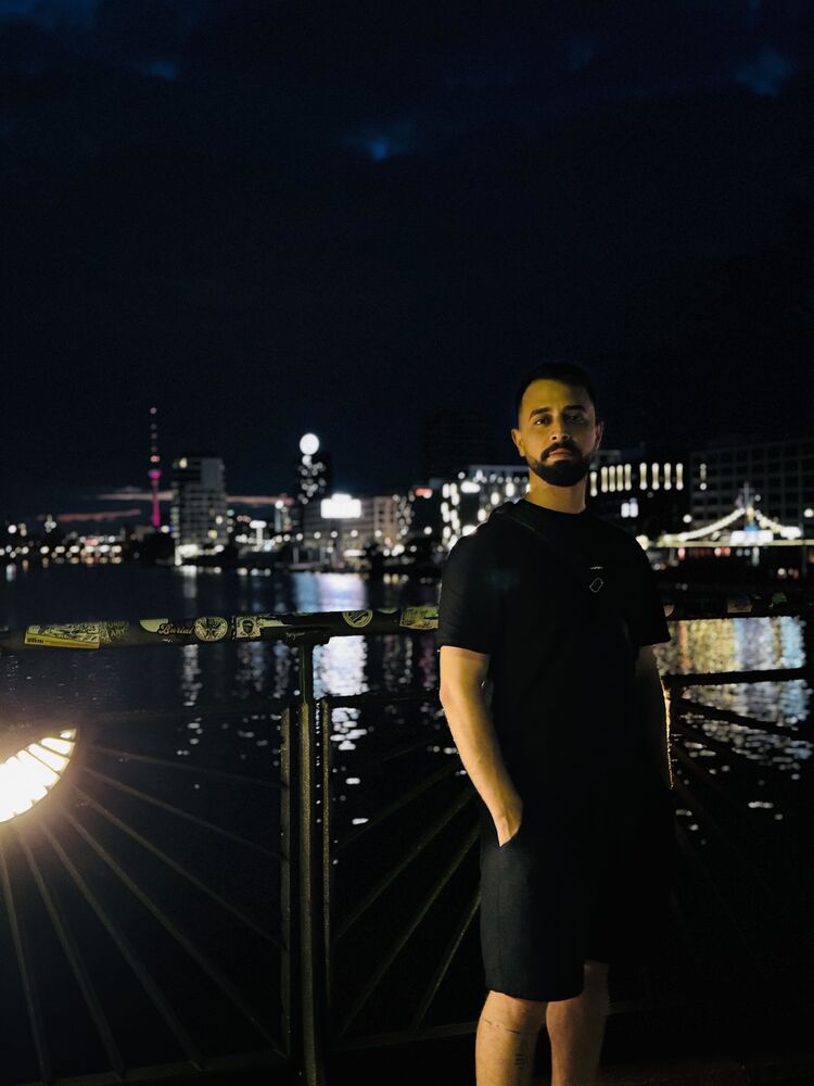  ,   Ahmed, 28 ,   ,   