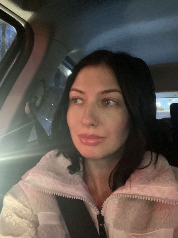  ,   Vikki, 29 ,  