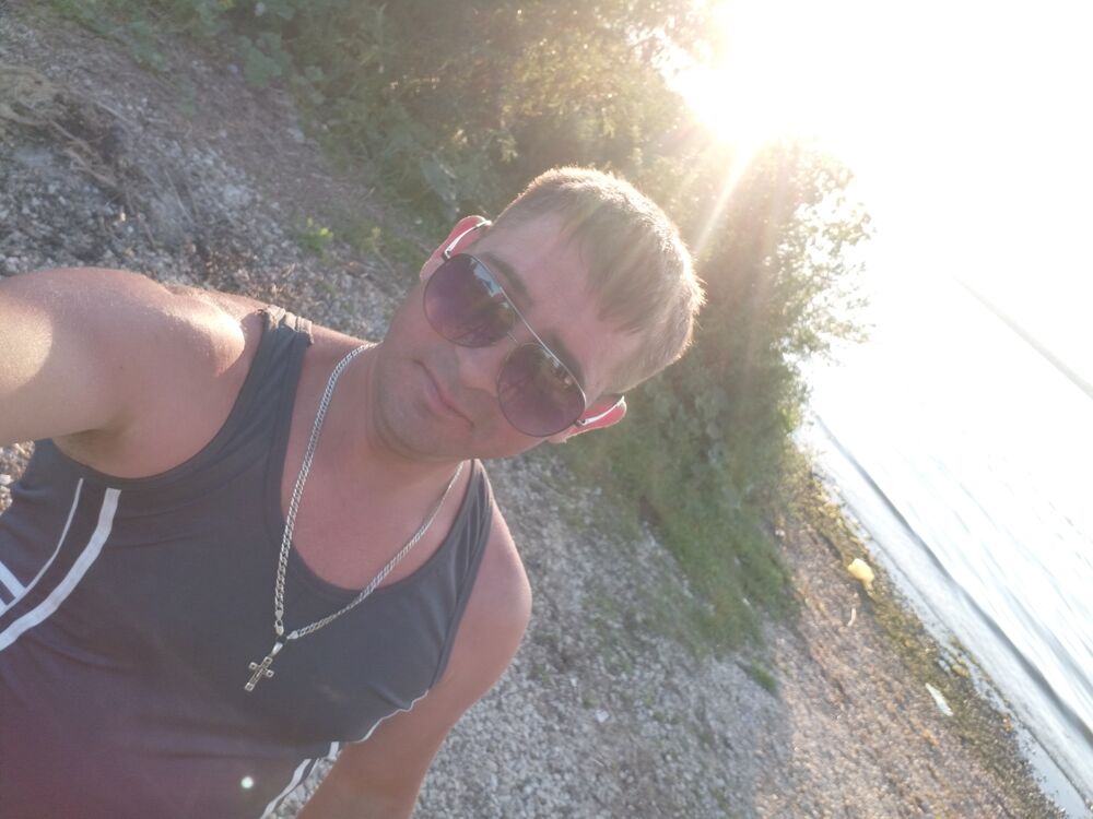 44362473  Aleksej, 39 ,    