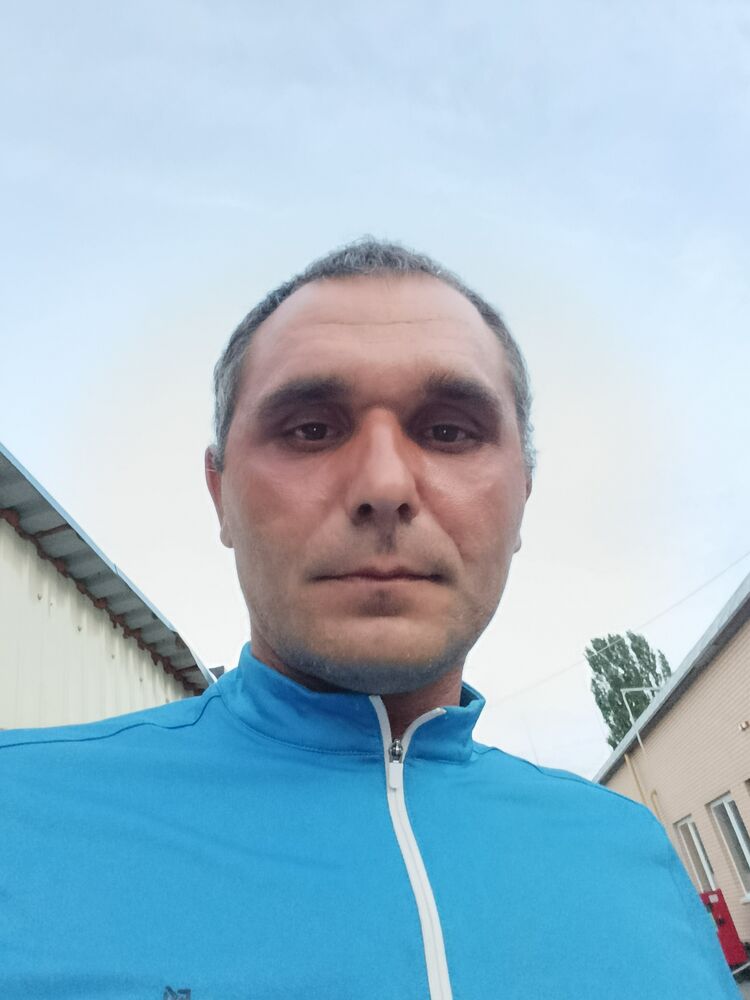  52450283  Yury, 37 ,    