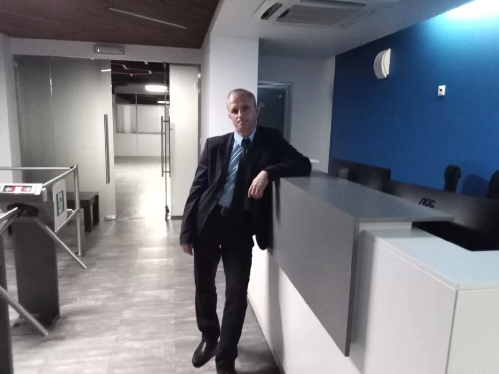  33051743  , 48 ,    -