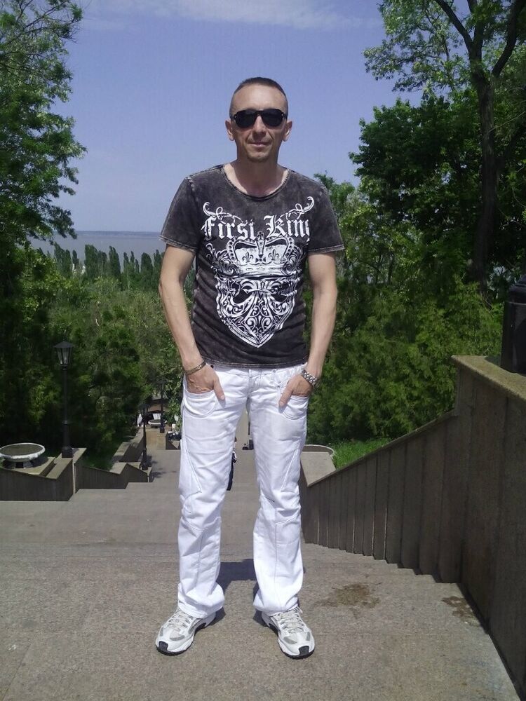  20361383  Igor, 53 ,    
