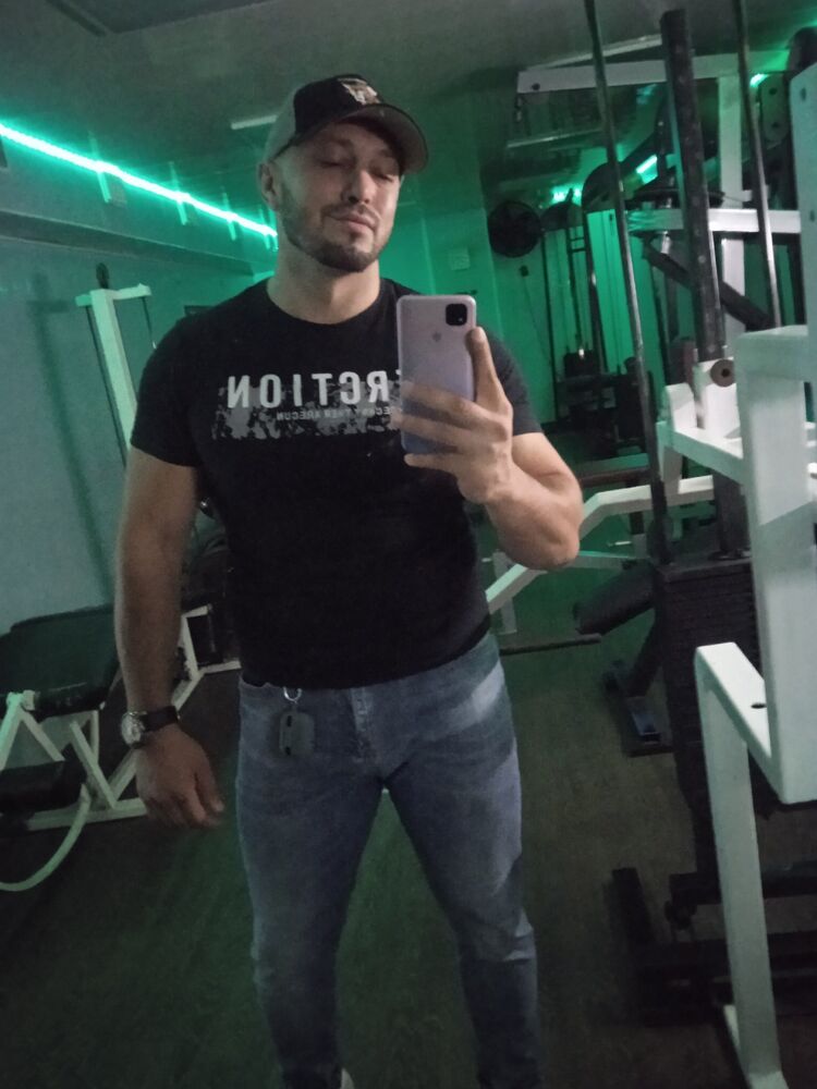  ,   Artyom, 30 ,   ,   