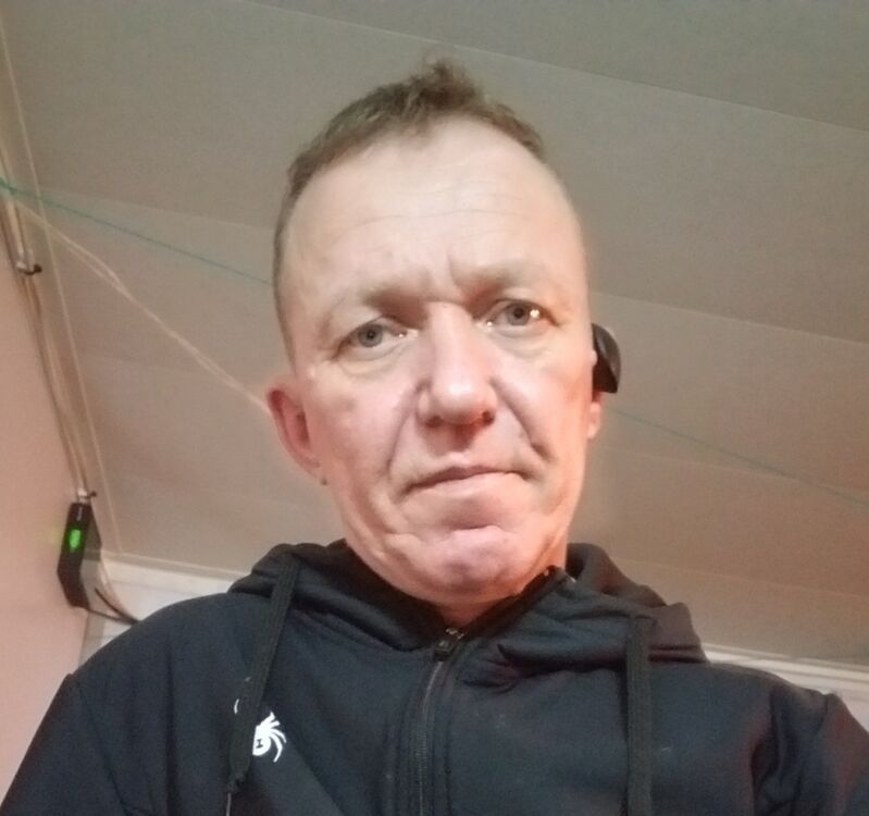  52885443  Andrei, 52 ,    
