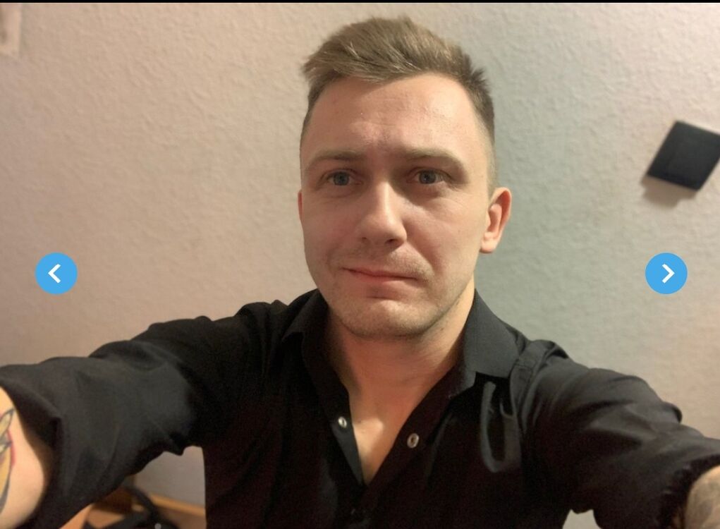  ,   Artem, 42 ,   ,   