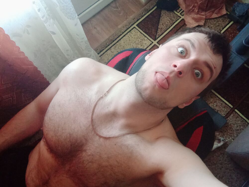  31987653  Yury, 32 ,    