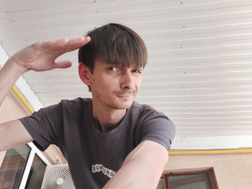  27118773  Denis, 34 ,    