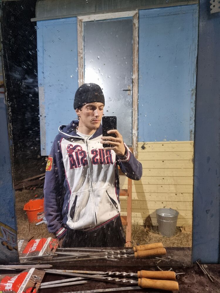  46889043  , 22 ,    