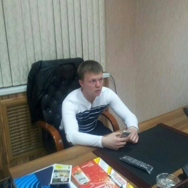  25087433  Behruz, 34 ,    