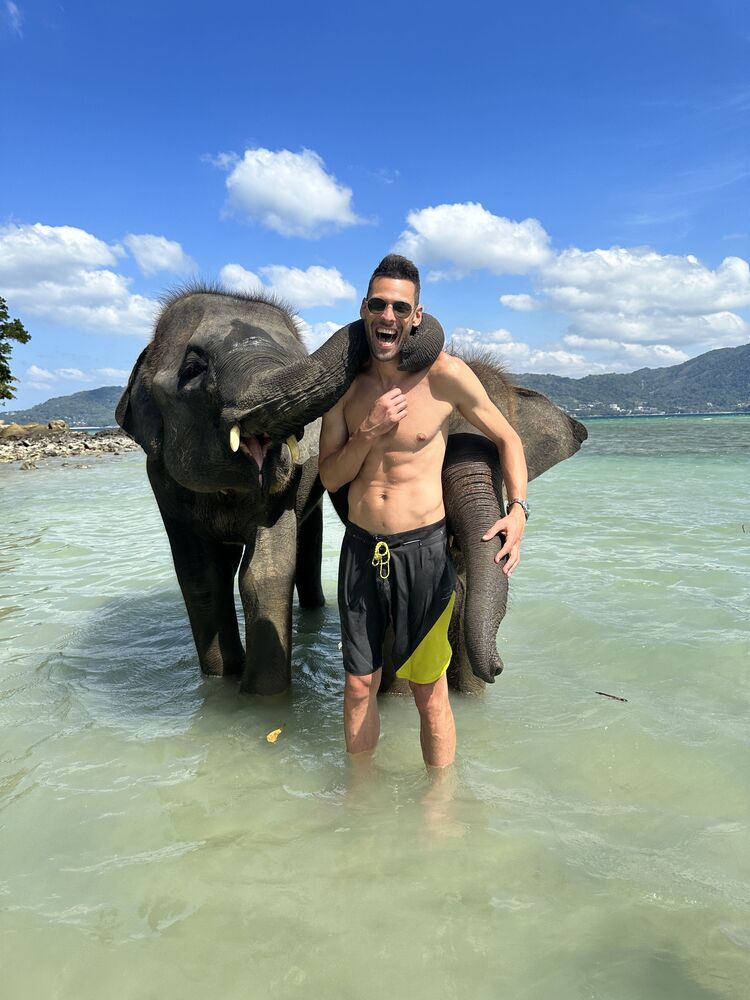  ,   Lukas, 36 ,   ,   