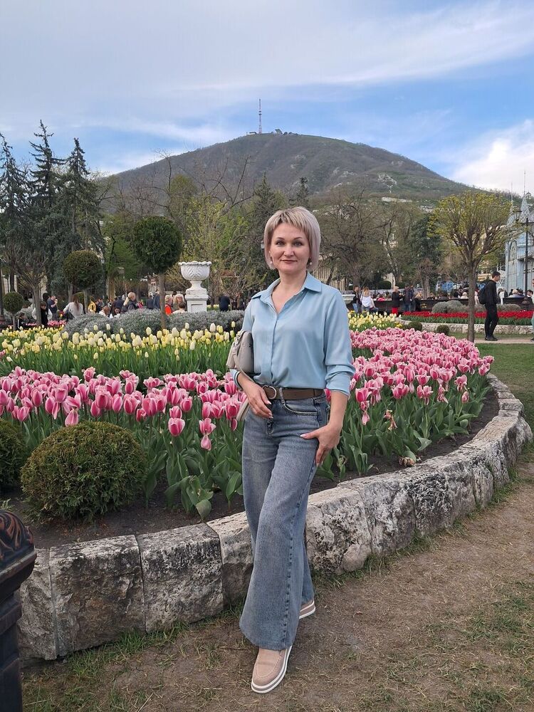  54499743  Elena, 43 ,     