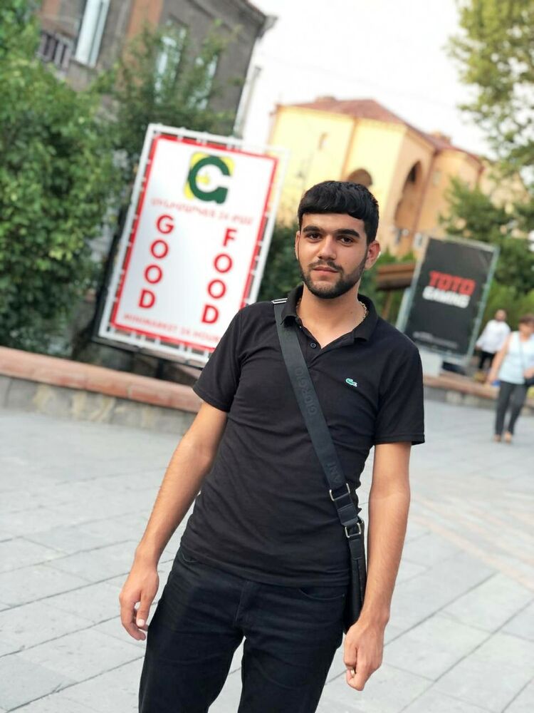  25048373  Armen, 22 ,    