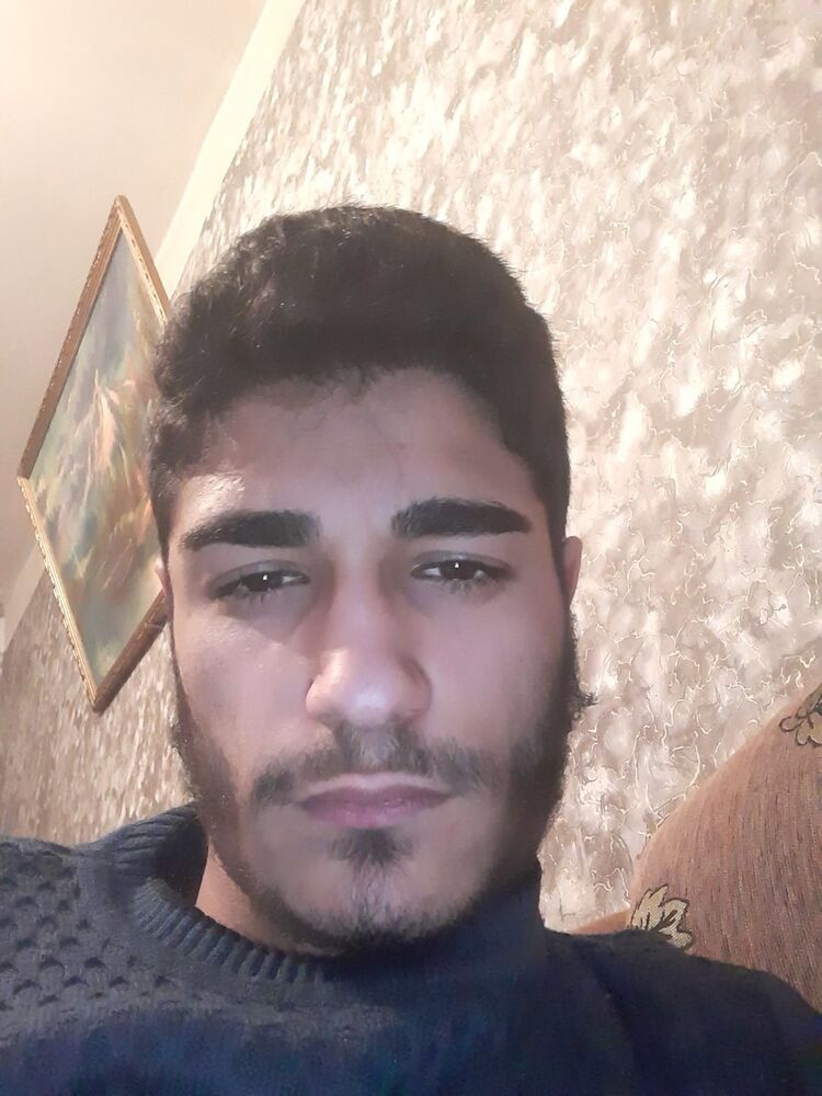  18736263  Irakli, 24 ,    