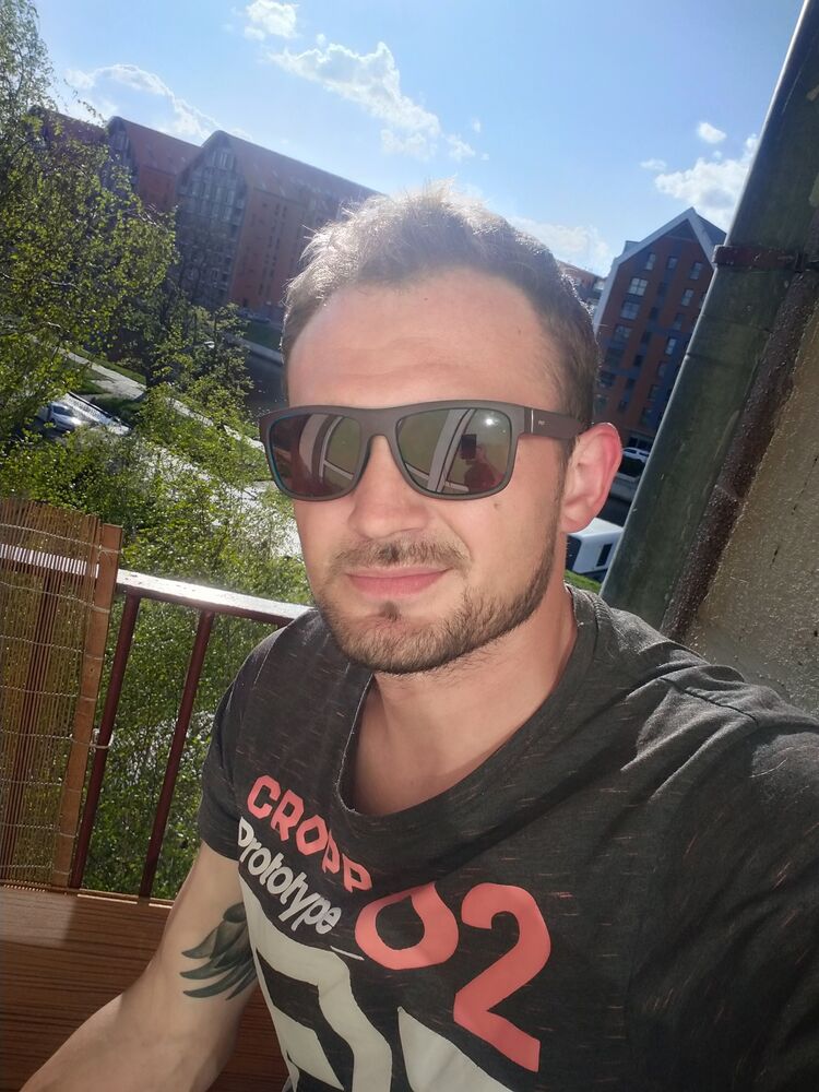  31642703  Andrej, 31 ,    