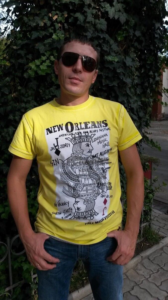 ,   Viktor, 44 ,  