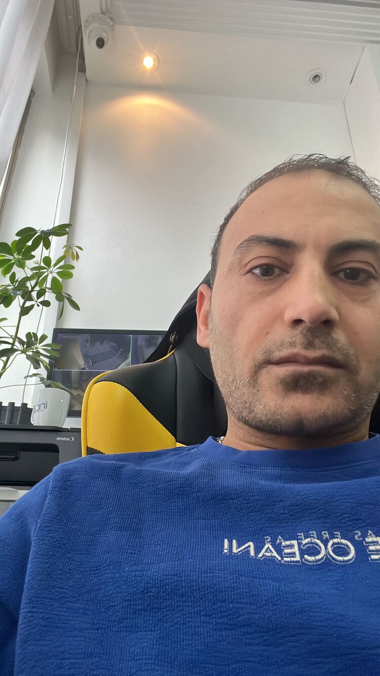  52723733  Omran, 37 ,    