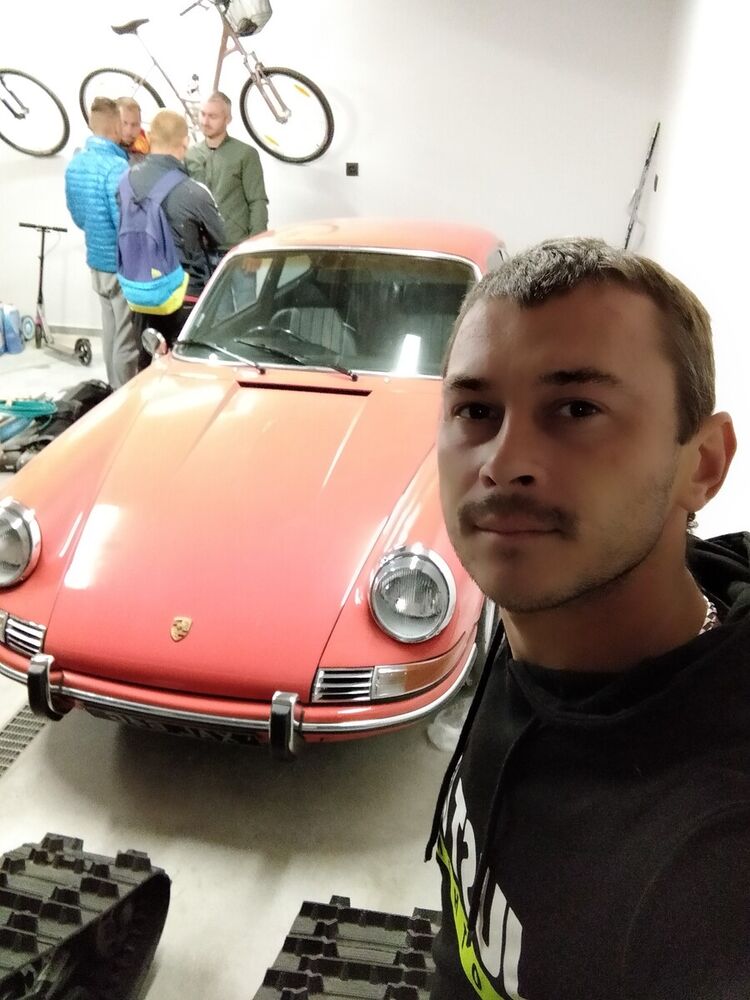  21542103  Slava, 36 ,    