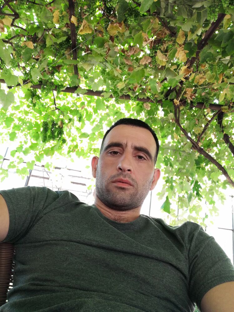  28059433  Goga, 40 ,    