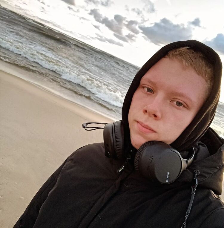  46257573  Stas, 21 ,    