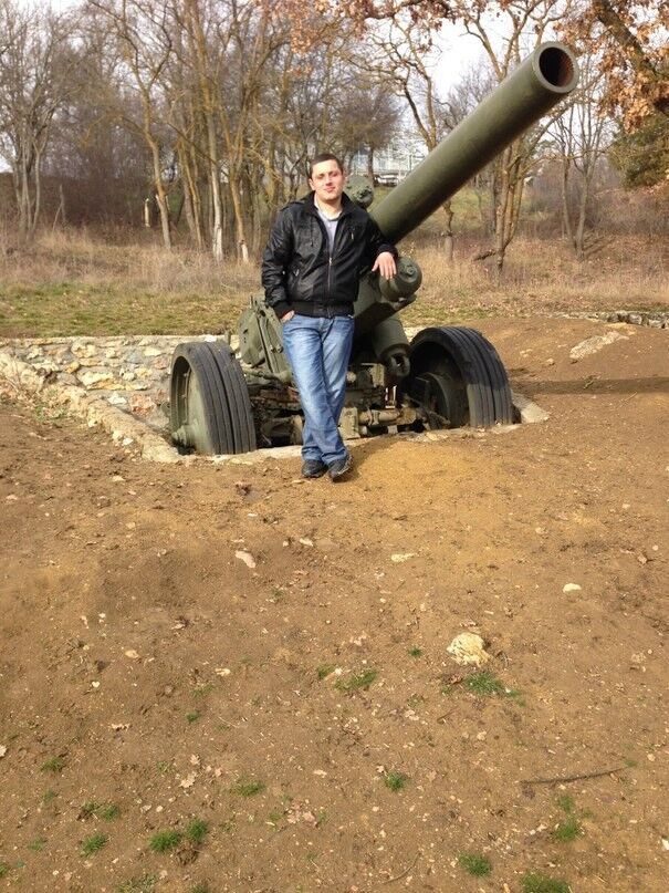  ,   Armen, 33 ,   