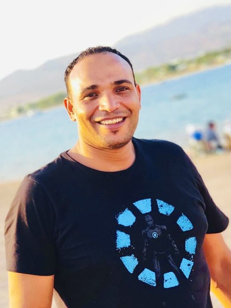  49829453  Mahmoud, 39 ,    Half Moon Bay